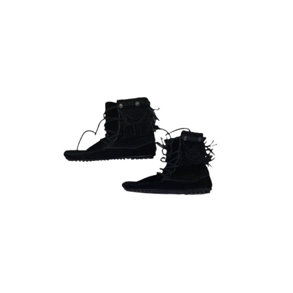 Minnetonka Black Suede Studded Fringe Moccasin Booties - Women’s Size 6 - Picture 1 of 7